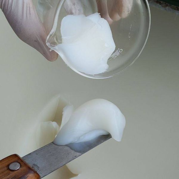 دور الفازلين في التركيبات التجميلية