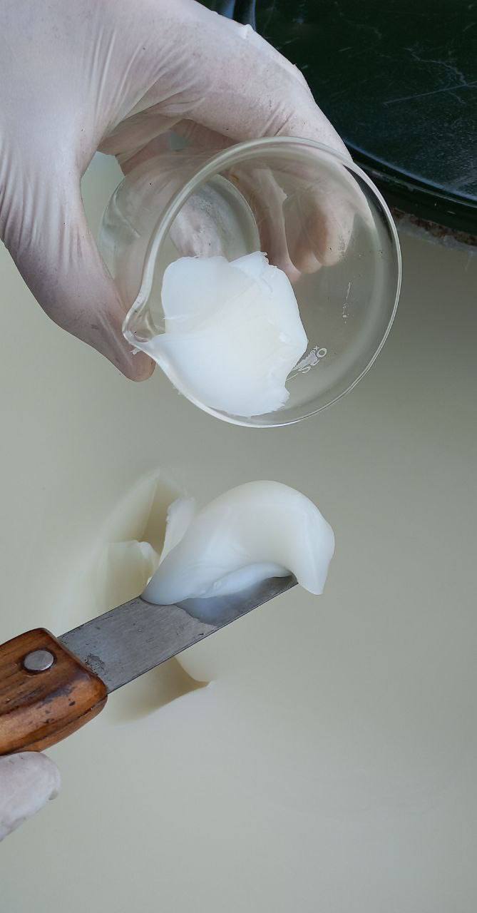 دور الفازلين في التركيبات التجميلية