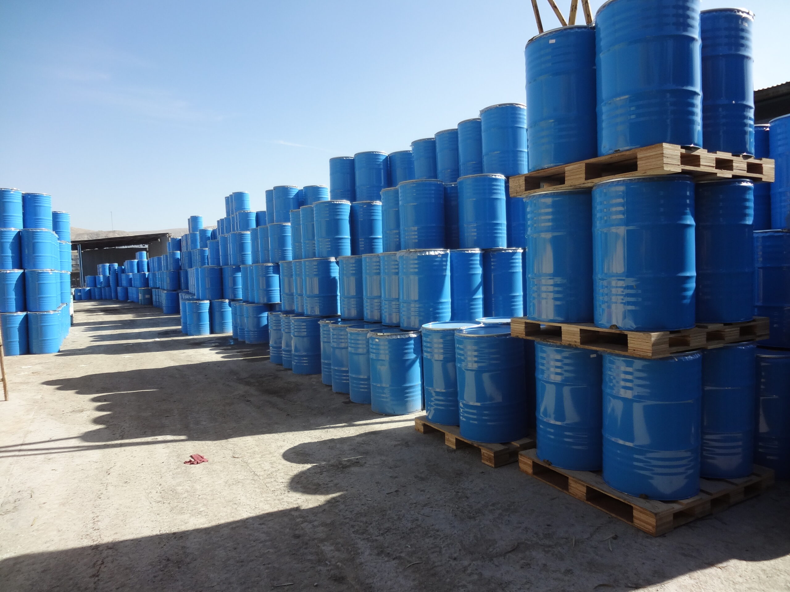 التمييز بين شمع السلاك وشمع البارافين، نظرة مهنية